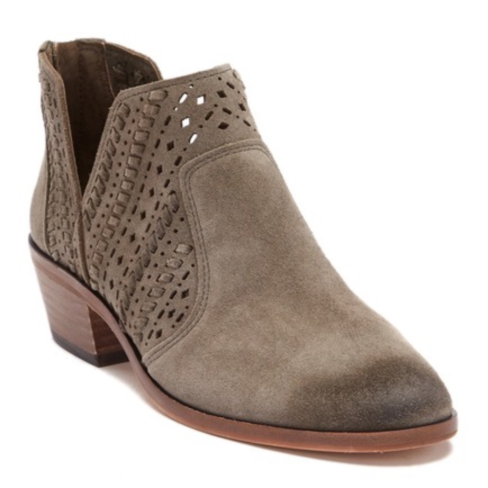 vince camuto prasata ankle bootie
